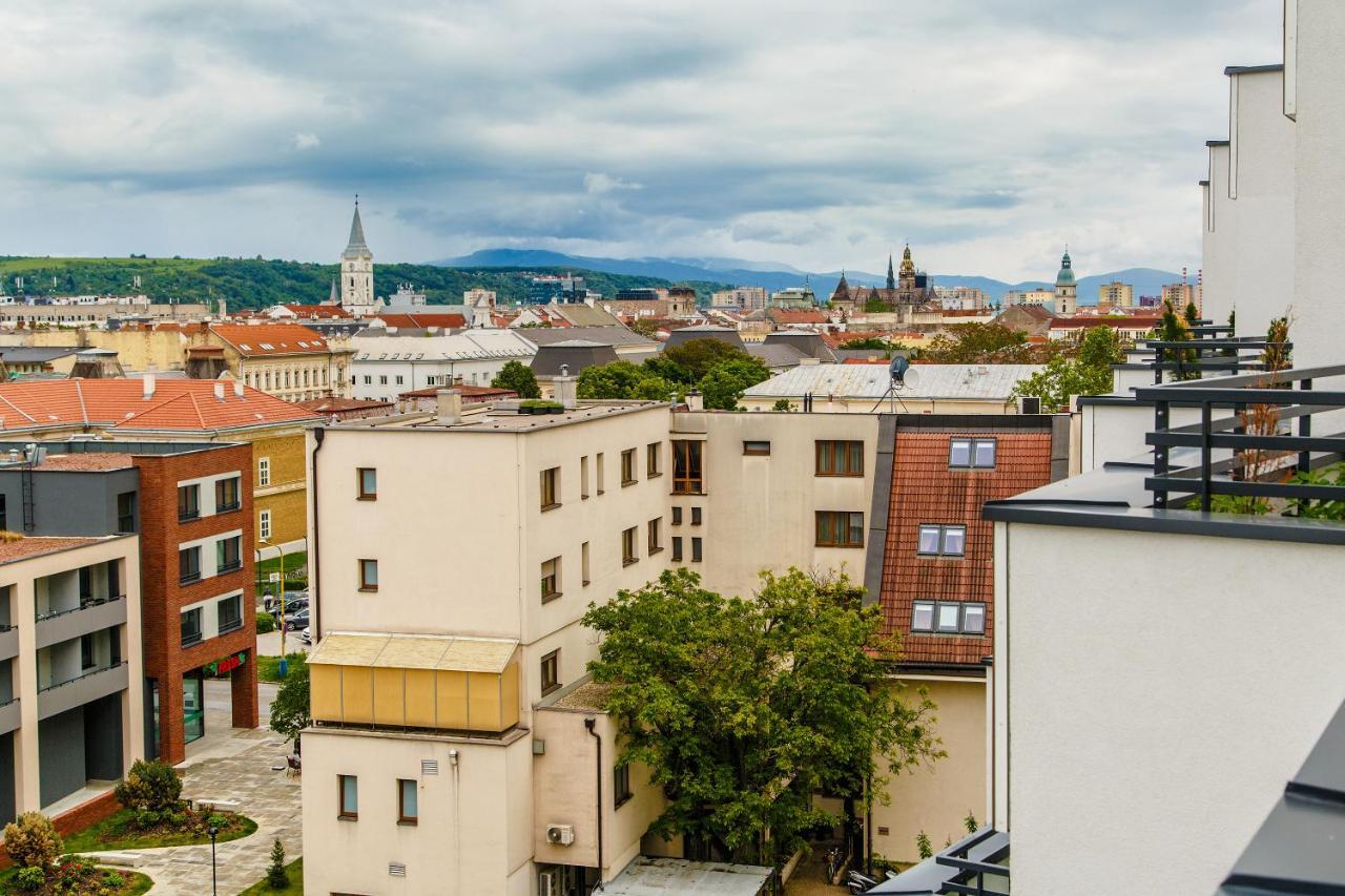 The Town Hall Residence -Welcome Home Apartment-Free Outdoor Parking-Ac Kosice Exterior photo