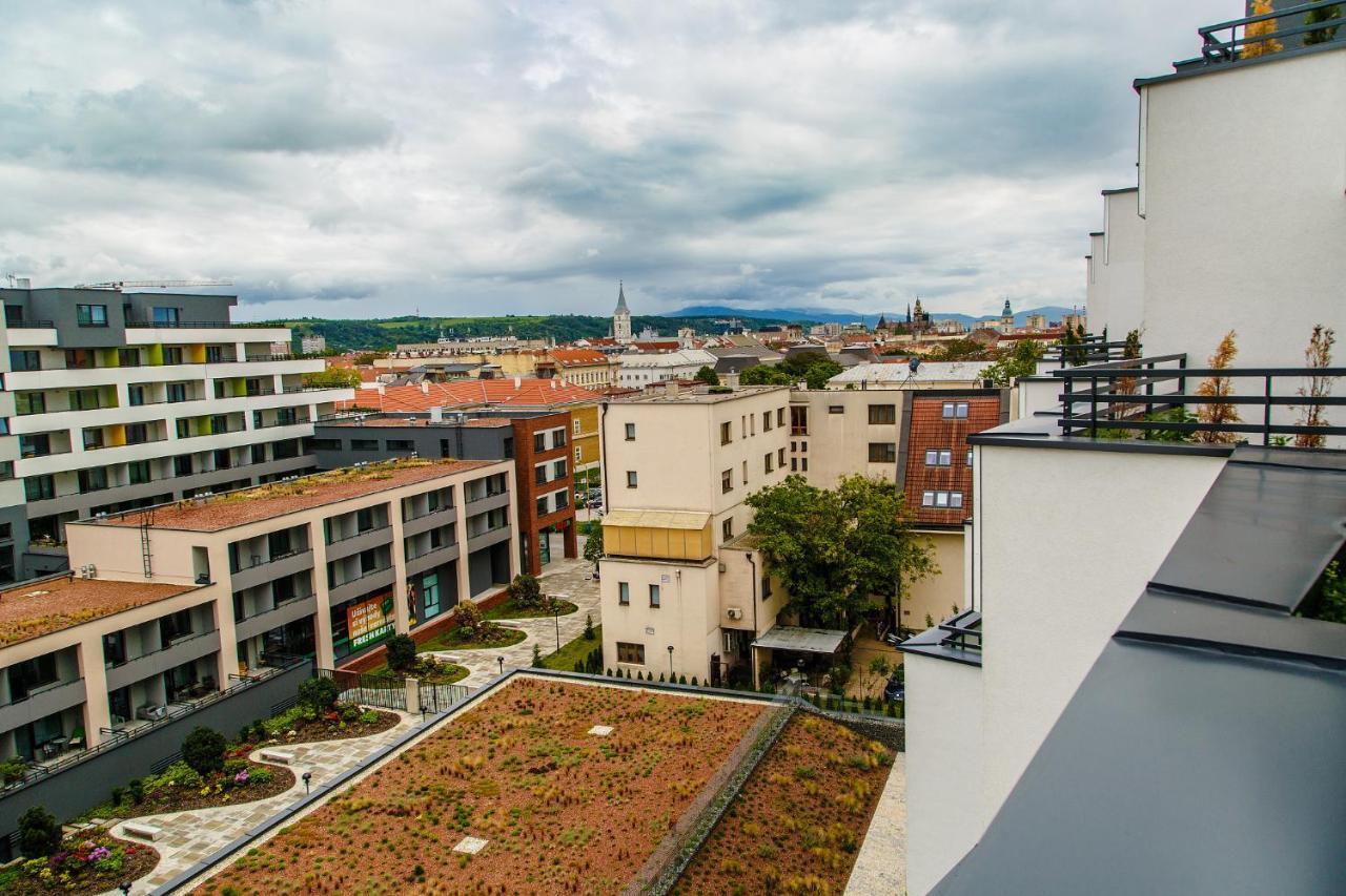 The Town Hall Residence -Welcome Home Apartment-Free Outdoor Parking-Ac Kosice Exterior photo